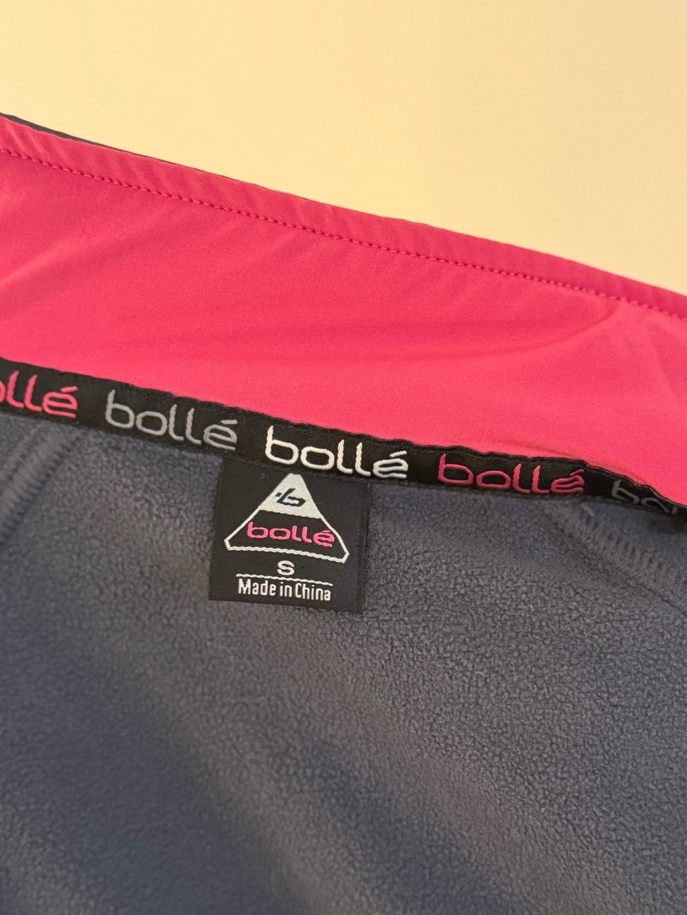 Women's Dark Gray Belted Softshell Jacket with Pink Trim (small) - Picture 7 of 8